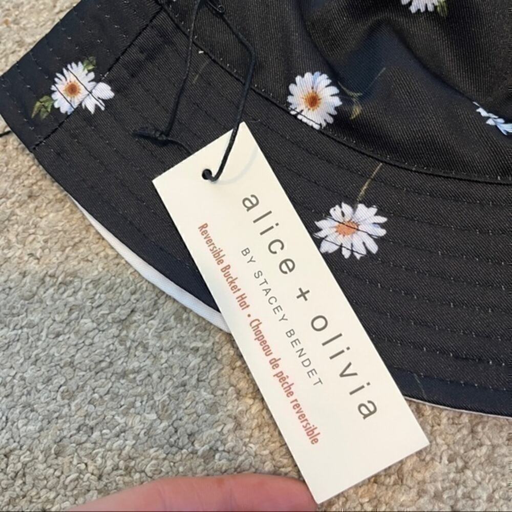 Alice + Olivia Reversible Daisy Bucket Hat Black White Floral NWT / NWOT - Picture 6 of 9